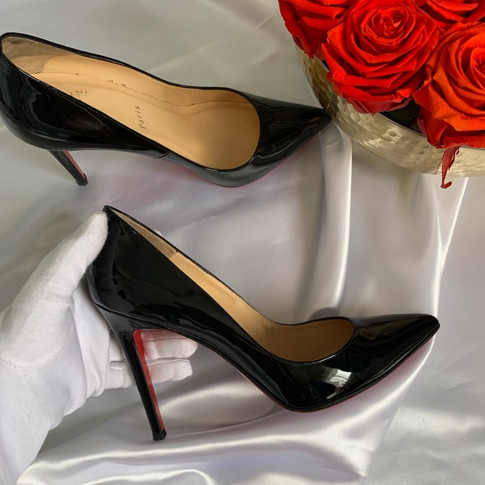 Christian Louboutin black patent pumps sz 40